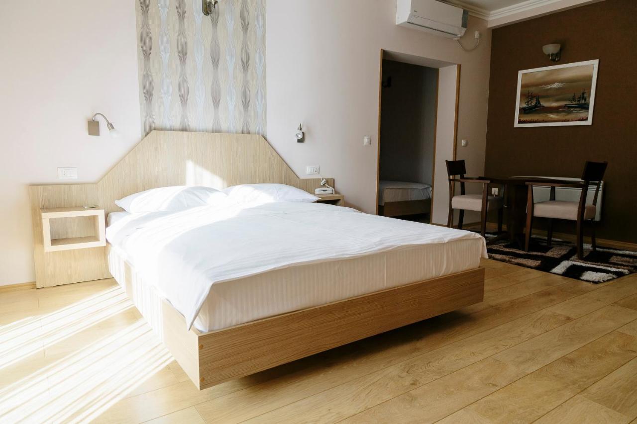 Spa&Hotel Studenac トレビニエ エクステリア 写真